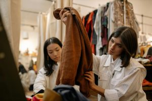 Why Flash Fashion Trends Dominate Shopping Apps