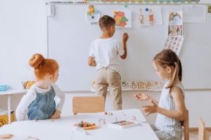 How Digital Whiteboards Enhance Classroom Collaboration