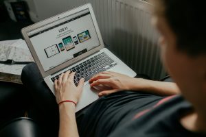 Understanding mental health support through online learning